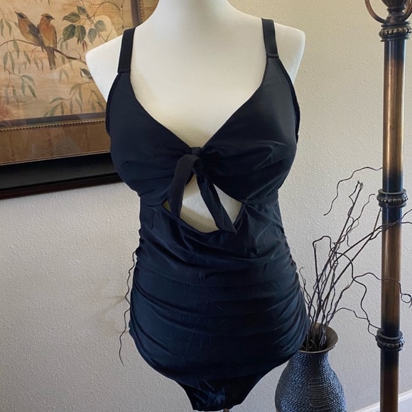 NWT Black Aqua Eve One Piece Swimsuit Size 14 Women’s - Picture 1 of 4